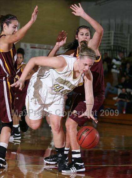 Thumbnail 3 in Monarch vs Bishop (Regis Jesuit Holiday Hoop Classic) photogallery.