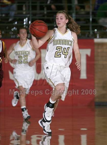 Thumbnail 2 in Monarch vs Bishop (Regis Jesuit Holiday Hoop Classic) photogallery.