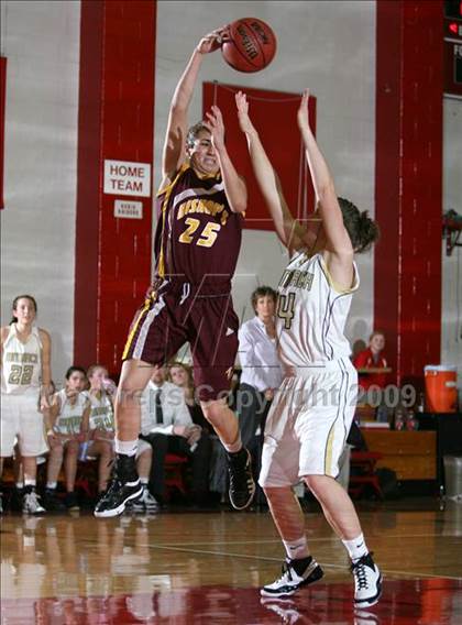 Thumbnail 3 in Monarch vs Bishop (Regis Jesuit Holiday Hoop Classic) photogallery.
