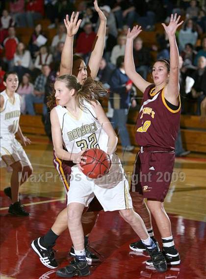Thumbnail 3 in Monarch vs Bishop (Regis Jesuit Holiday Hoop Classic) photogallery.