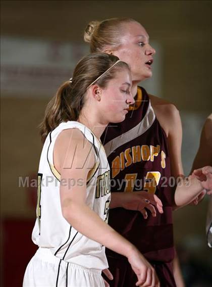 Thumbnail 3 in Monarch vs Bishop (Regis Jesuit Holiday Hoop Classic) photogallery.