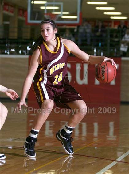 Thumbnail 3 in Monarch vs Bishop (Regis Jesuit Holiday Hoop Classic) photogallery.
