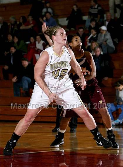 Thumbnail 2 in Monarch vs Bishop (Regis Jesuit Holiday Hoop Classic) photogallery.
