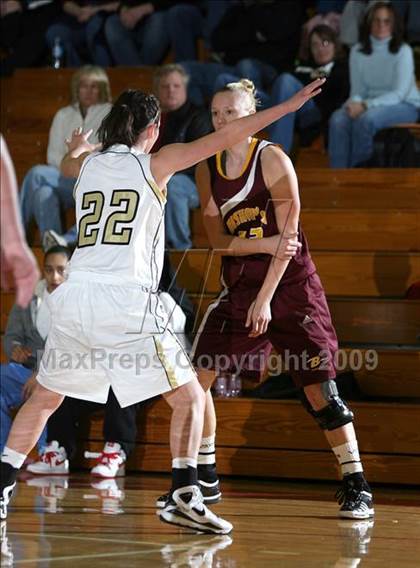 Thumbnail 2 in Monarch vs Bishop (Regis Jesuit Holiday Hoop Classic) photogallery.