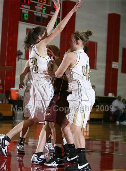 Thumbnail 1 in Monarch vs Bishop (Regis Jesuit Holiday Hoop Classic) photogallery.