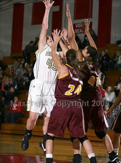 Thumbnail 2 in Monarch vs Bishop (Regis Jesuit Holiday Hoop Classic) photogallery.