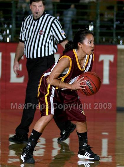 Thumbnail 2 in Monarch vs Bishop (Regis Jesuit Holiday Hoop Classic) photogallery.