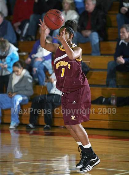 Thumbnail 3 in Monarch vs Bishop (Regis Jesuit Holiday Hoop Classic) photogallery.