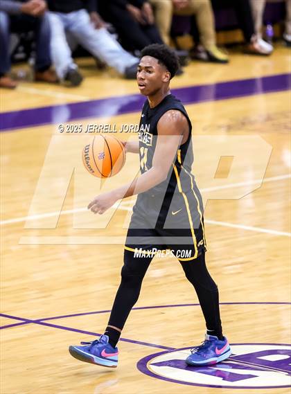 Thumbnail 2 in Reidsville vs Farmville Central (John Wall Holiday Invitational) photogallery.