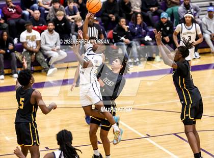 Thumbnail 2 in Reidsville vs Farmville Central (John Wall Holiday Invitational) photogallery.