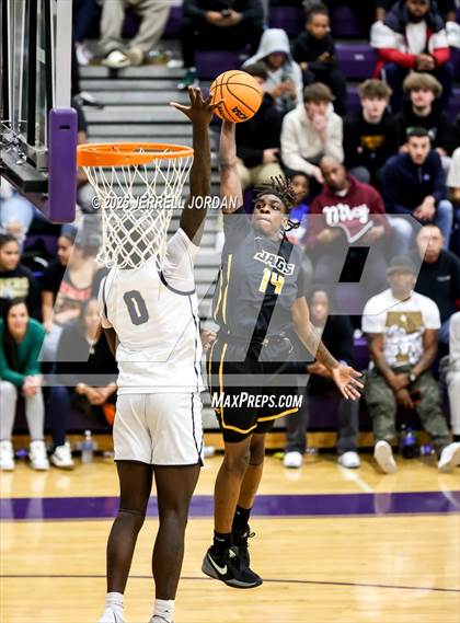 Thumbnail 2 in Reidsville vs Farmville Central (John Wall Holiday Invitational) photogallery.