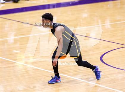 Thumbnail 2 in Reidsville vs Farmville Central (John Wall Holiday Invitational) photogallery.