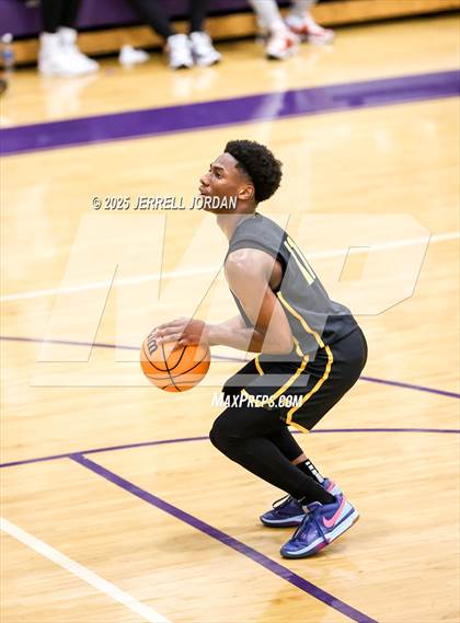 Thumbnail 3 in Reidsville vs Farmville Central (John Wall Holiday Invitational) photogallery.