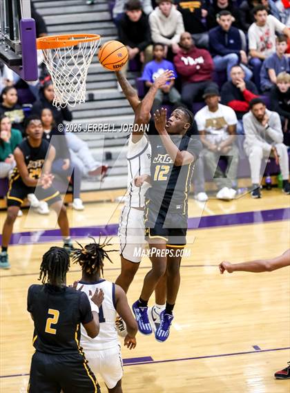 Thumbnail 3 in Reidsville vs Farmville Central (John Wall Holiday Invitational) photogallery.