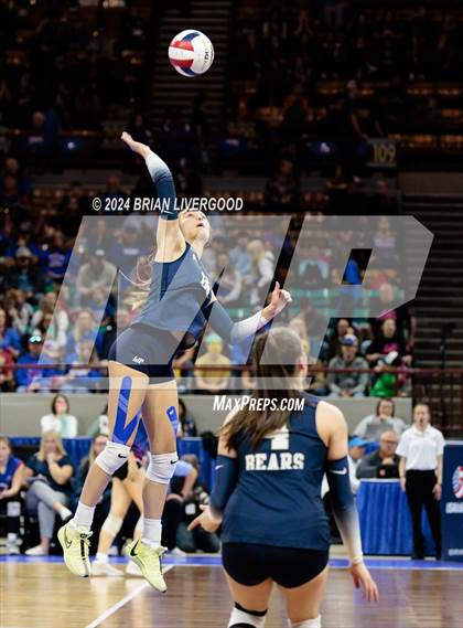Thumbnail 2 in Cheyenne Mountain vs. Palmer Ridge (CHSAA 4A Round 1) photogallery.