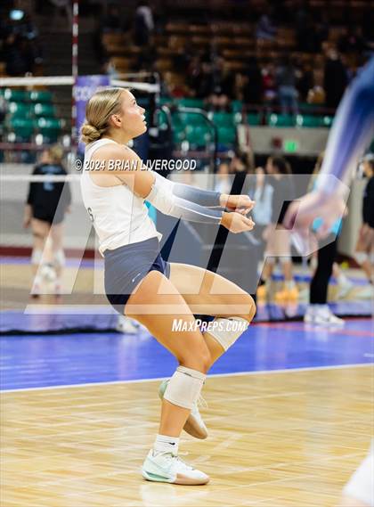 Thumbnail 3 in Cheyenne Mountain vs. Palmer Ridge (CHSAA 4A Round 1) photogallery.