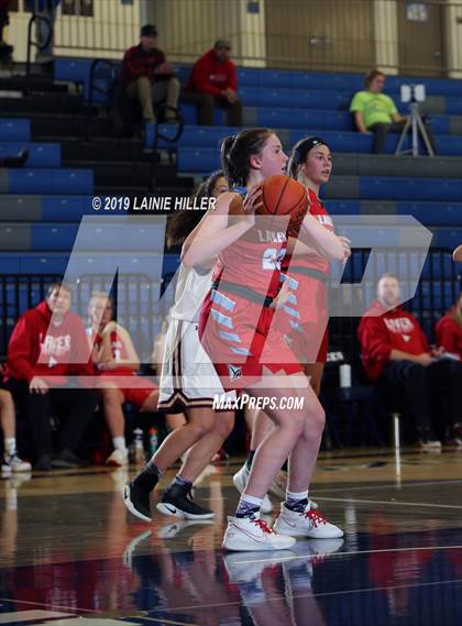 Thumbnail 1 in Irondale vs Detroit Lakes photogallery.