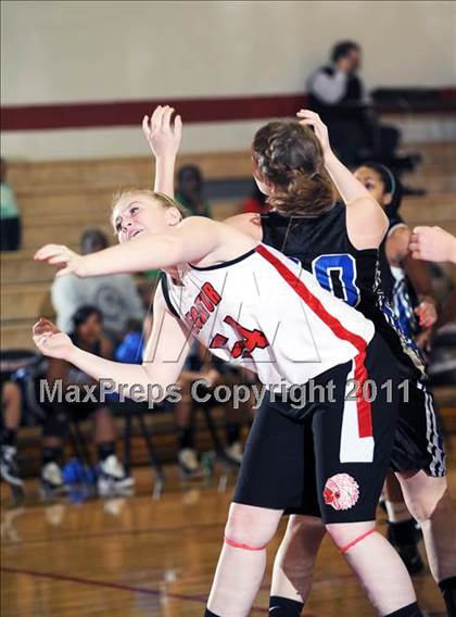 Thumbnail 1 in Florence vs. Decatur photogallery.