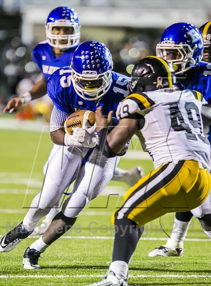 Thumbnail 2 in Neville vs East Jefferson (LHSAA Division 4A Semifinal) photogallery.