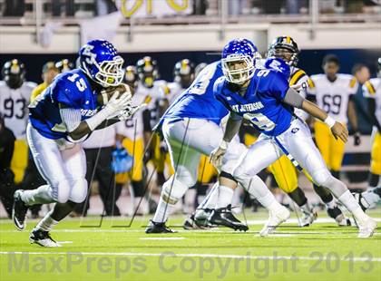 Thumbnail 3 in Neville vs East Jefferson (LHSAA Division 4A Semifinal) photogallery.