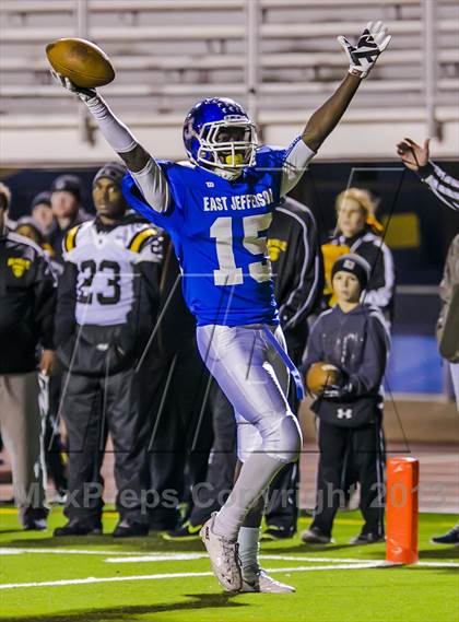 Thumbnail 2 in Neville vs East Jefferson (LHSAA Division 4A Semifinal) photogallery.