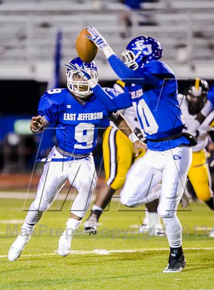 Thumbnail 3 in Neville vs East Jefferson (LHSAA Division 4A Semifinal) photogallery.