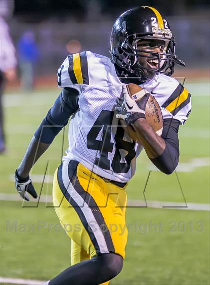 Thumbnail 1 in Neville vs East Jefferson (LHSAA Division 4A Semifinal) photogallery.