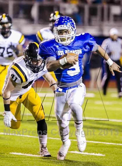 Thumbnail 2 in Neville vs East Jefferson (LHSAA Division 4A Semifinal) photogallery.