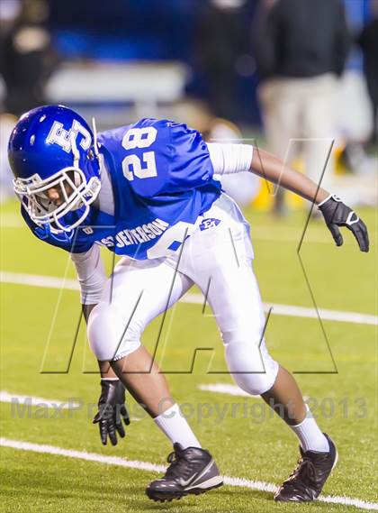 Thumbnail 1 in Neville vs East Jefferson (LHSAA Division 4A Semifinal) photogallery.