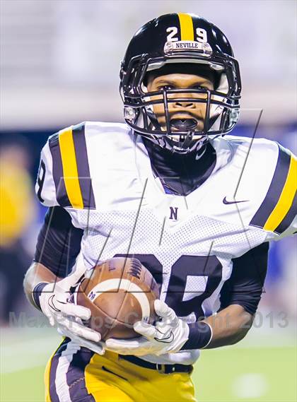Thumbnail 1 in Neville vs East Jefferson (LHSAA Division 4A Semifinal) photogallery.