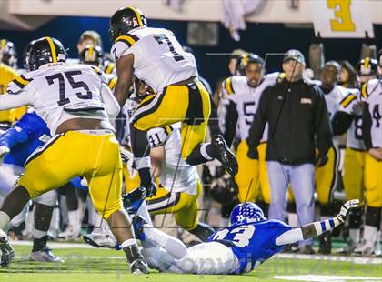 Thumbnail 2 in Neville vs East Jefferson (LHSAA Division 4A Semifinal) photogallery.