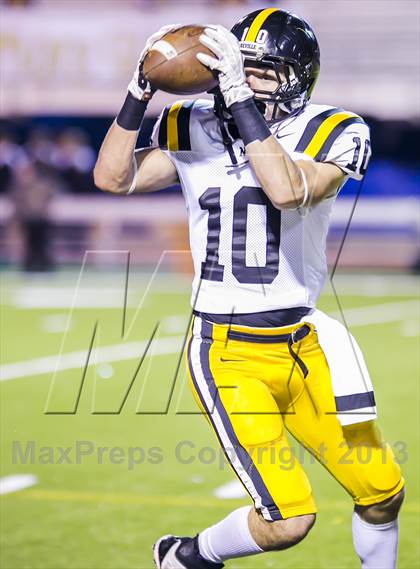 Thumbnail 3 in Neville vs East Jefferson (LHSAA Division 4A Semifinal) photogallery.