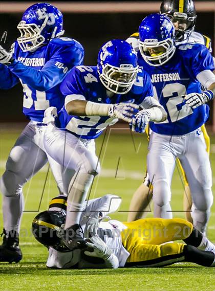 Thumbnail 3 in Neville vs East Jefferson (LHSAA Division 4A Semifinal) photogallery.