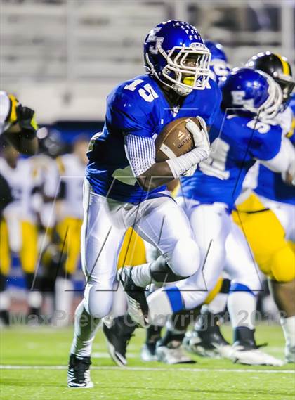 Thumbnail 1 in Neville vs East Jefferson (LHSAA Division 4A Semifinal) photogallery.