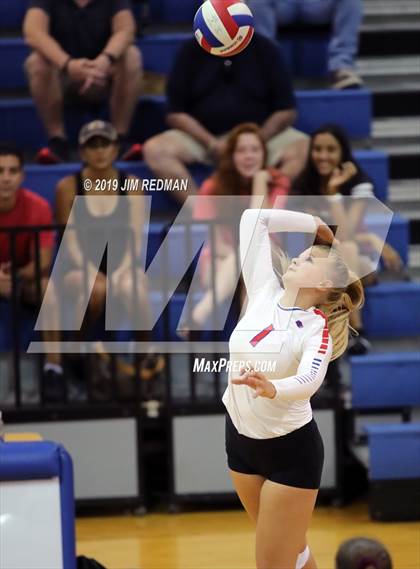 Thumbnail 2 in Rouse @ Leander photogallery.
