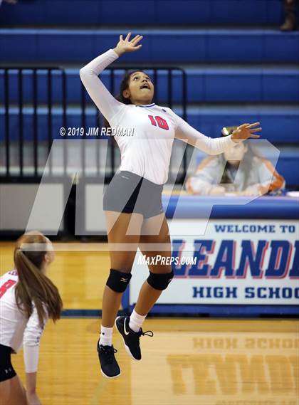 Thumbnail 2 in Rouse @ Leander photogallery.