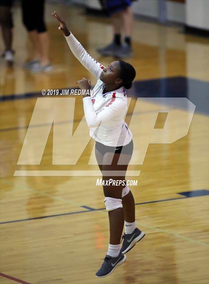 Thumbnail 1 in Rouse @ Leander photogallery.