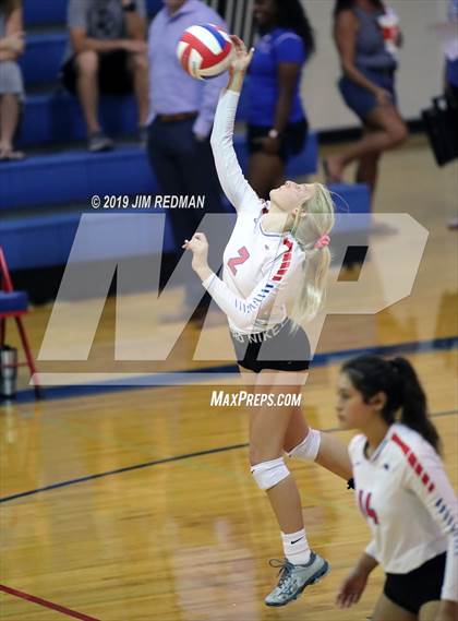 Thumbnail 3 in Rouse @ Leander photogallery.