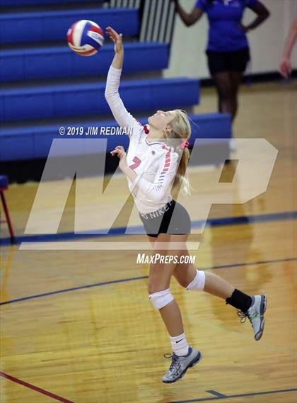 Thumbnail 1 in Rouse @ Leander photogallery.