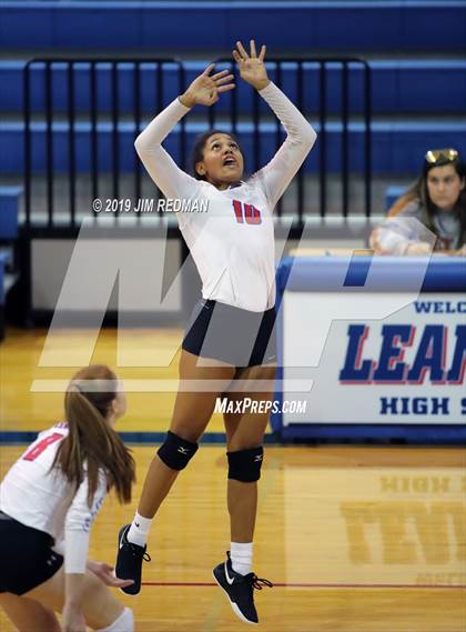 Thumbnail 2 in Rouse @ Leander photogallery.