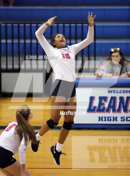 Thumbnail 3 in Rouse @ Leander photogallery.