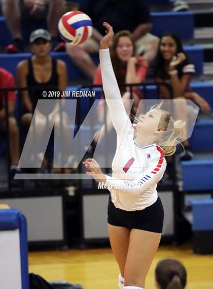 Thumbnail 3 in Rouse @ Leander photogallery.