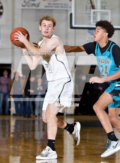 Thumbnail 2 in Sheldon vs. Gridley (Gridley Invitational) photogallery.