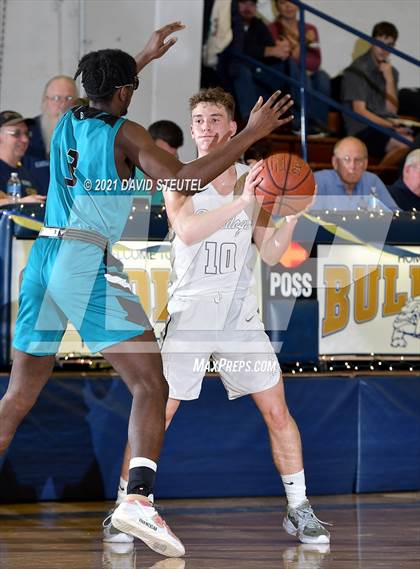Thumbnail 3 in Sheldon vs. Gridley (Gridley Invitational) photogallery.