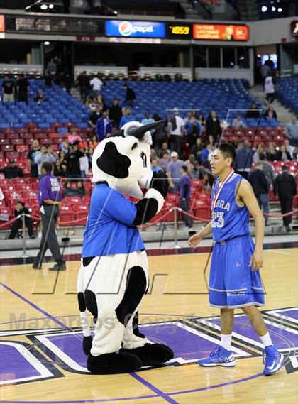 Thumbnail 3 in Modesto Christian vs Sierra (CIF SJS D3 Final) photogallery.