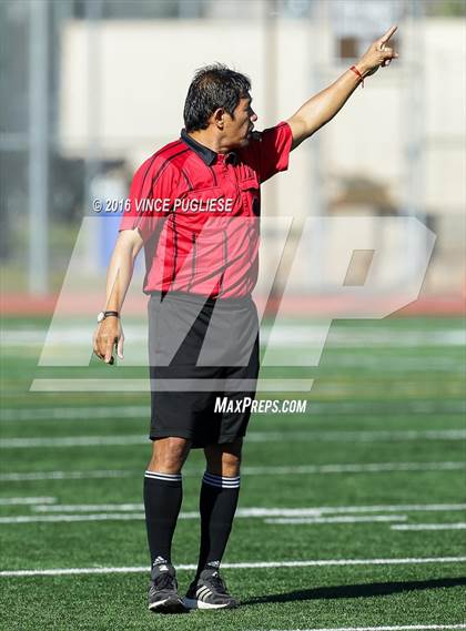 Thumbnail 2 in Canoga Park vs. Notre Dame (SO) Crespi Classic) photogallery.