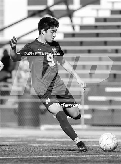 Thumbnail 3 in Canoga Park vs. Notre Dame (SO) Crespi Classic) photogallery.