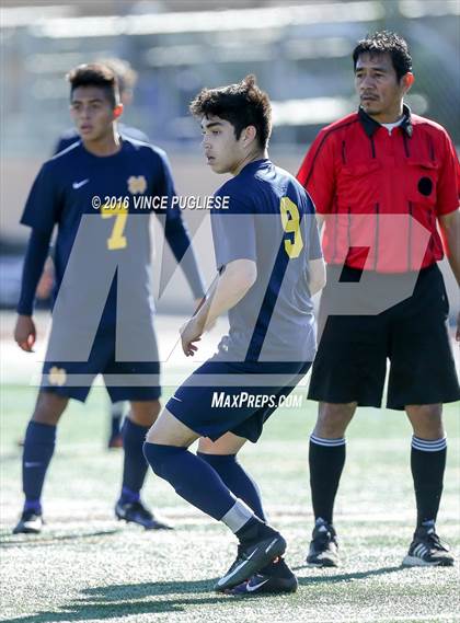Thumbnail 3 in Canoga Park vs. Notre Dame (SO) Crespi Classic) photogallery.