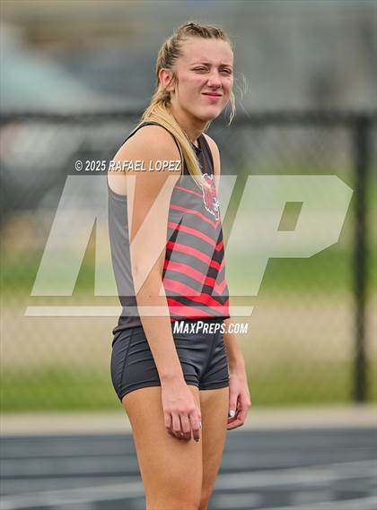 Thumbnail 2 in UIL 3A Track & Field District (400M) photogallery.
