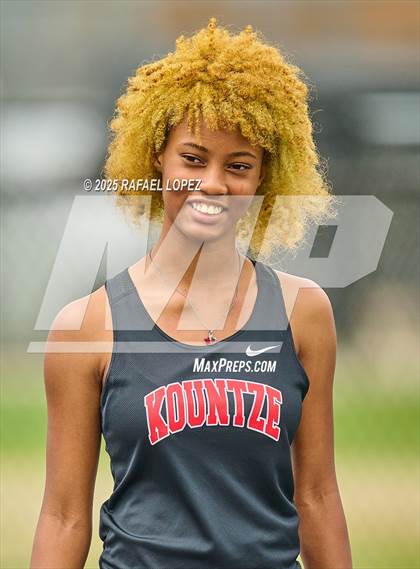 Thumbnail 1 in UIL 3A Track & Field District (400M) photogallery.